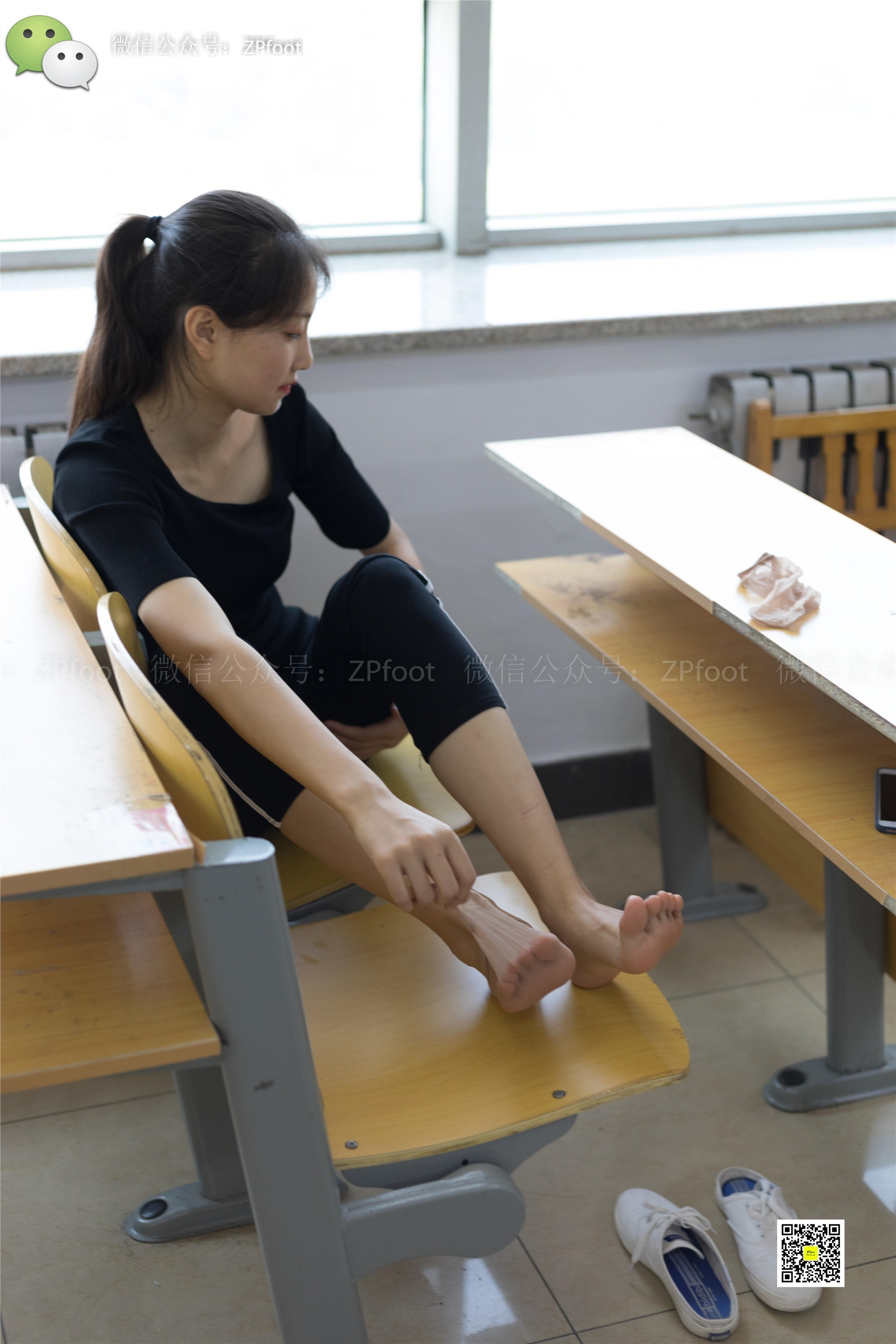 LSS Camellia Photography No.004 Classroom Short Filament Bare Foot